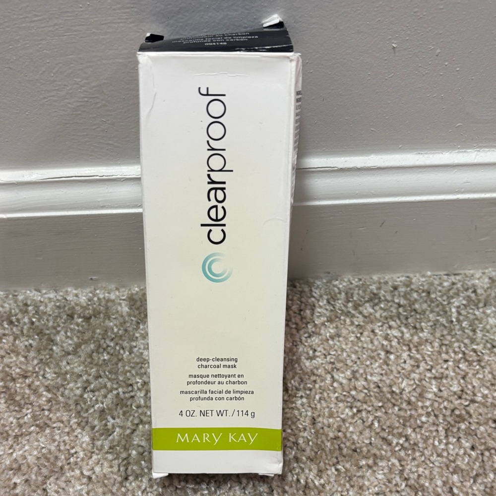 Mary Kay Clearproof Charcoal Mask - White and Green